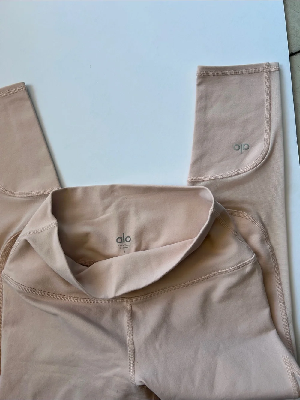ALO Yoga High-Waist light Pink Leggings